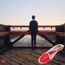 Load image into Gallery viewer, Runner looking at the water with ALINE Insoles.